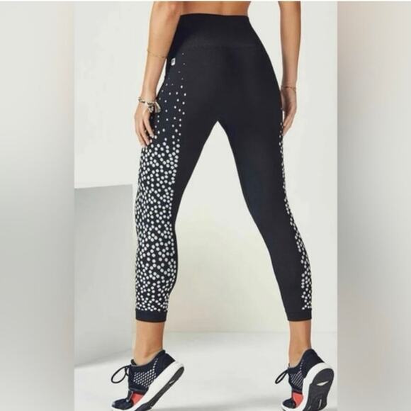 Fabletics Seamless printed capri leggings in jacquard dots women’s XS - Picture 2 of 12